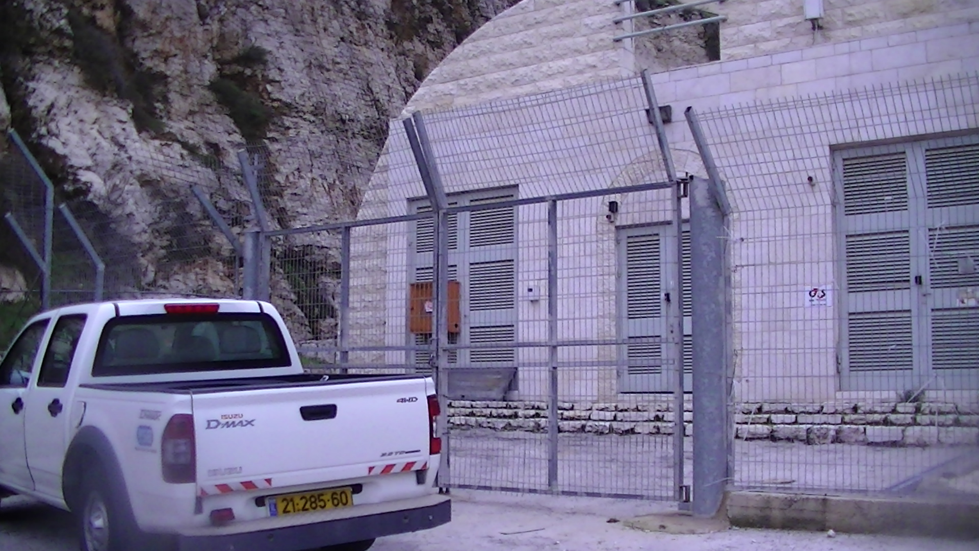 A building bearing a G4S sign on a road leading to the Gilo military checkpoint, photo taken by Corporate Watch researchers 04/02/2013